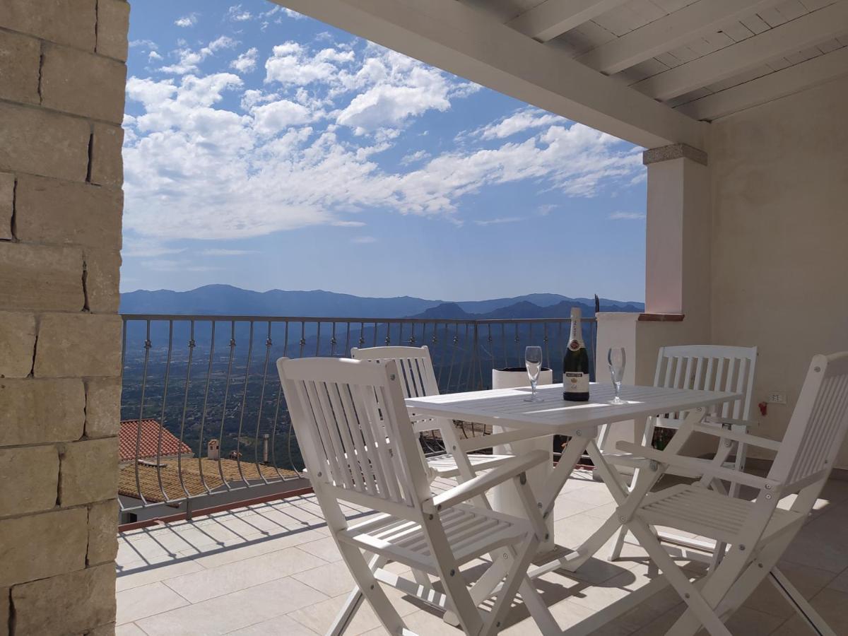 באוני Appartamento La Terrazza מראה חיצוני תמונה